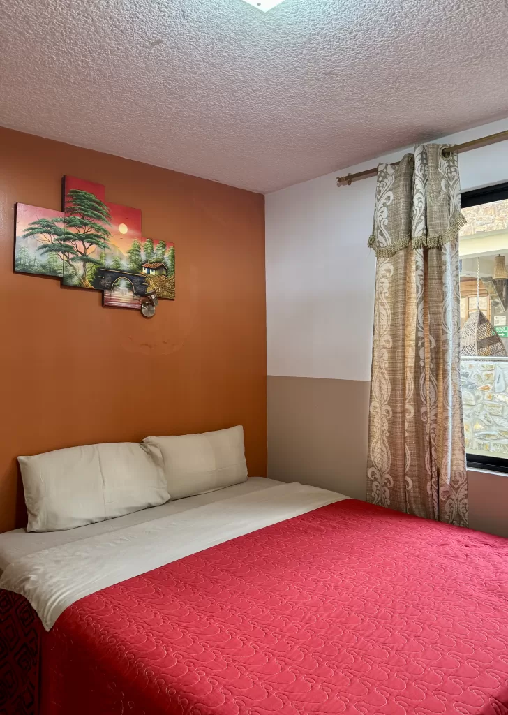 budget solo travel tips