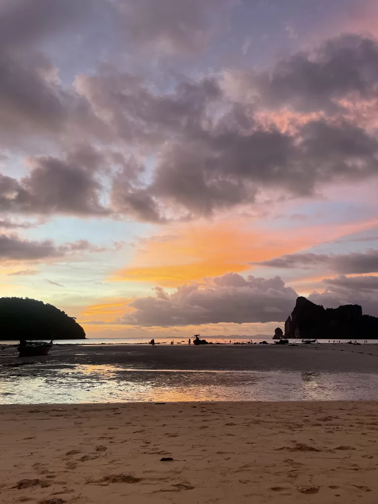 Sunset in Phi Phi Island things to do